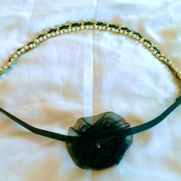 Accessories - 💲SALE💲 Ladies Pearl Gold Chain Black Thin Belt